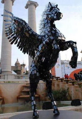 مجسمه ای با 3500 گوشی در نمایشگاه موبایل بارسلون