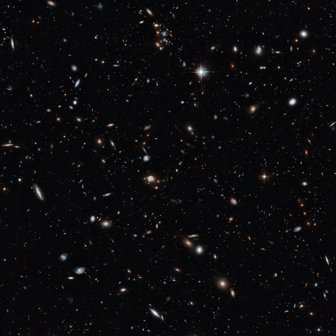 355784-galaxy-cluster