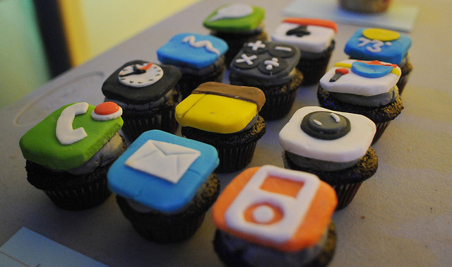 363171-iphone-cupcakes