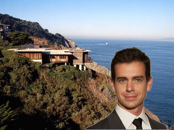 گفته می شود که دورسی مبلغی در حدود 9.9 میلیون دلار را برای خرید خانه ساحلی اش در ال کامینوی دل مار واقع در ساحل اختصاصی Seacliff سانفرانسیسکو صرف کرده است. 